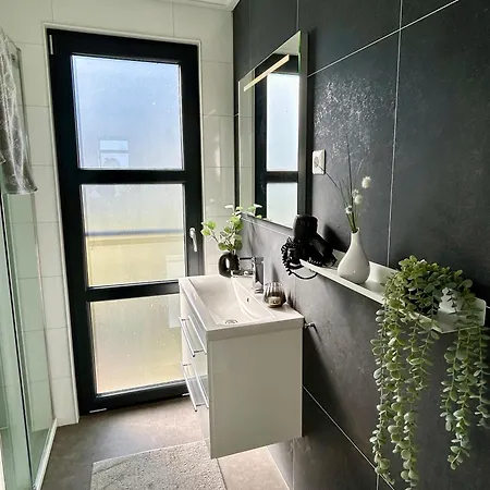 Enkhuizer Wolkesieben Dritte Reihe Mit Zaun Hausnr 202 Holiday home Enkhuizen