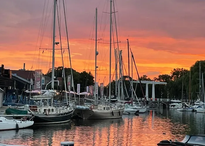 Enkhuizer Wolkesieben Dritte Reihe Mit Zaun Hausnr 202 度假居 *