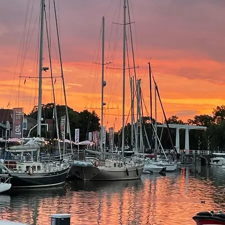 Enkhuizer Wolkesieben Dritte Reihe Mit Zaun Hausnr 202 Ferienhaus *