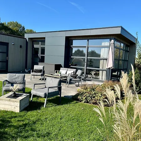 Enkhuizer Wolkesieben Dritte Reihe Mit Zaun Hausnr 202 Ferienhaus Enkhuizen